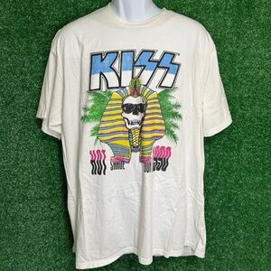 Kiss White Short Sleeve Tee with Graphic Design